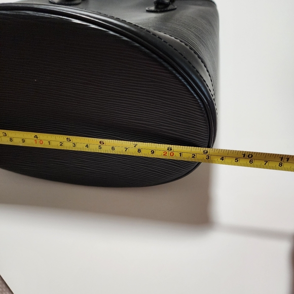 Louis Vuitton Bucket PM Epi Leather. Barely used in excellent condition! - Picture 9 of 16